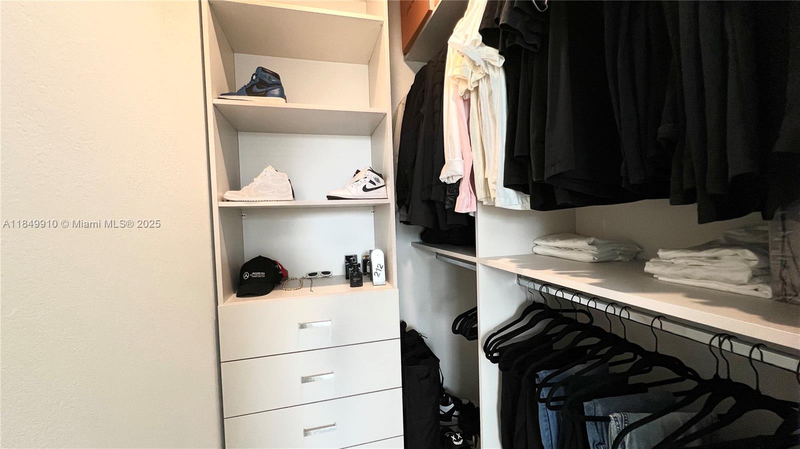 MERRICK SQUARE - Residential