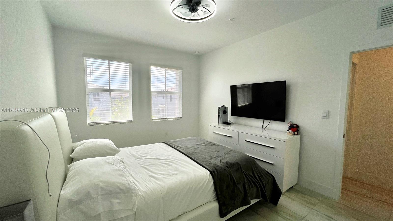 MERRICK SQUARE - Residential