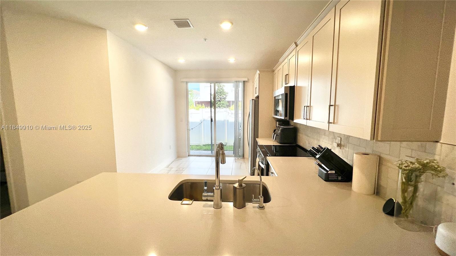 MERRICK SQUARE - Residential