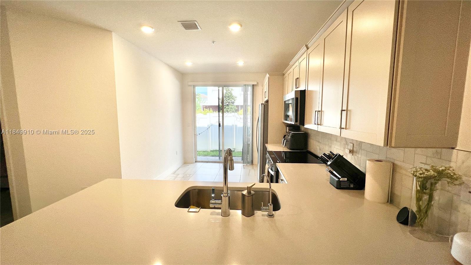 MERRICK SQUARE - Residential