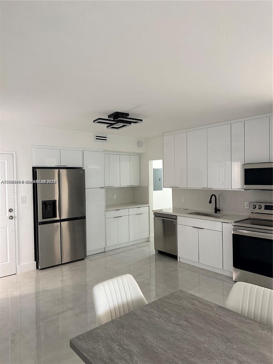 THE PLAZA OF BAL HARBOUR - Residential Lease