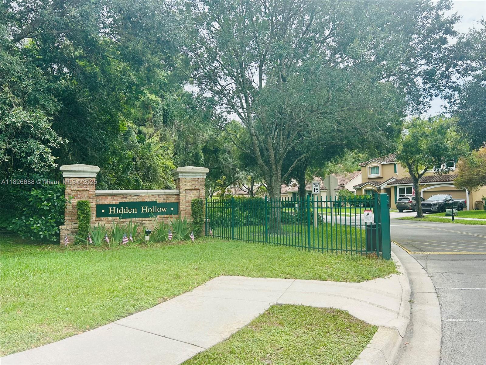 3140 Hidden Hollow Ln