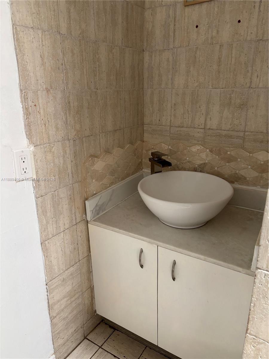 WINSTON PARK UNIT TWO - Residential Lease