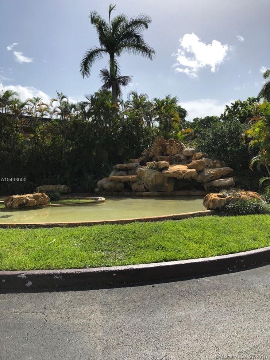 Location close to Dadeland Mall & Metrorail, Palmetto & Turnpike. Immaculate 2/2 ready to move in condition easy to show.