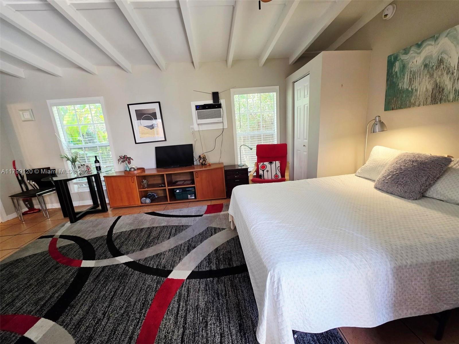 ARTIST COLONY CONDO - Residential