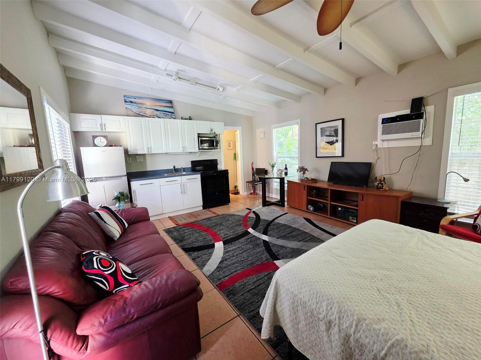 ARTIST COLONY CONDO - Residential