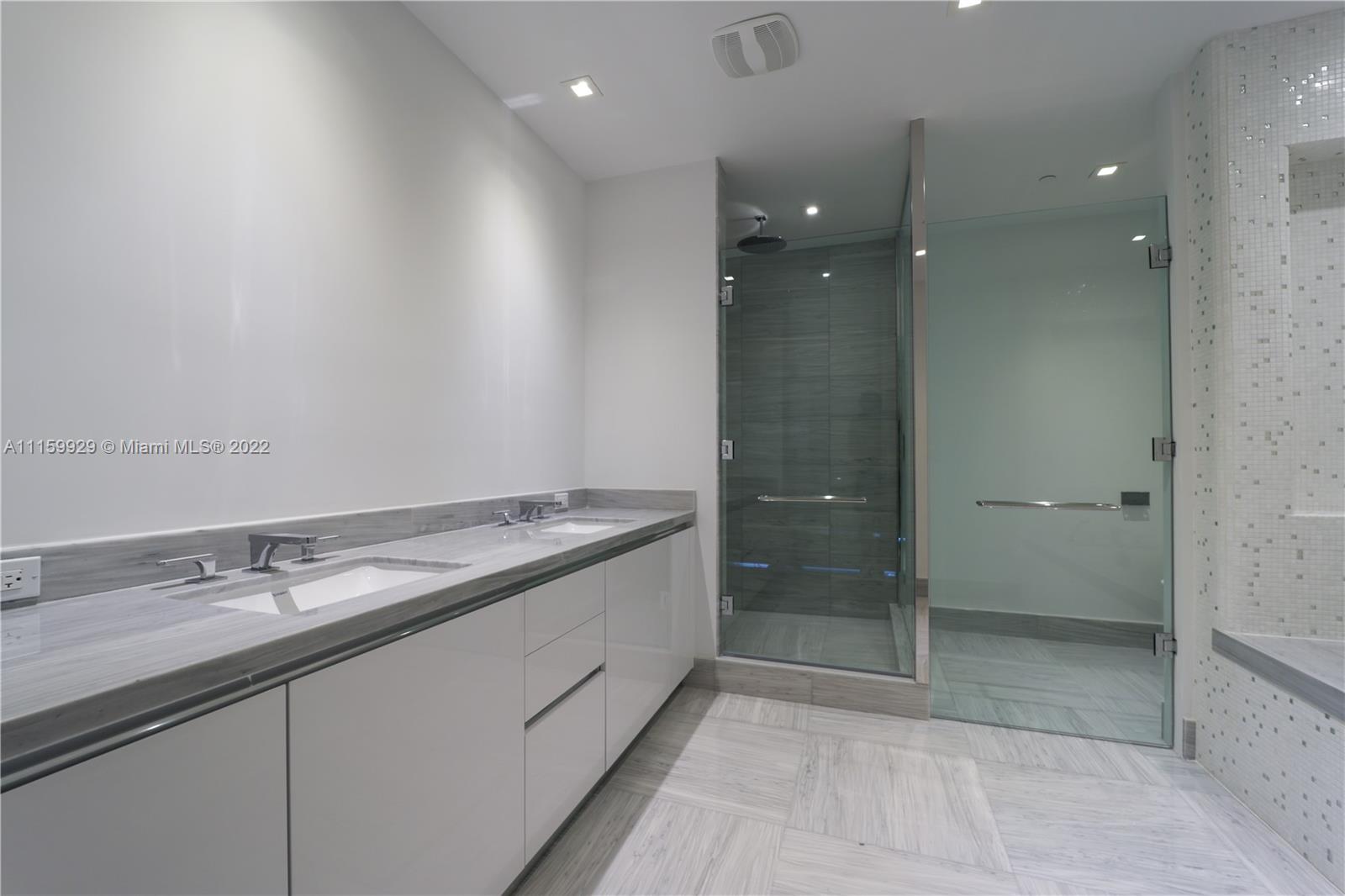 JADE SIGNATURE CONDO - Residential