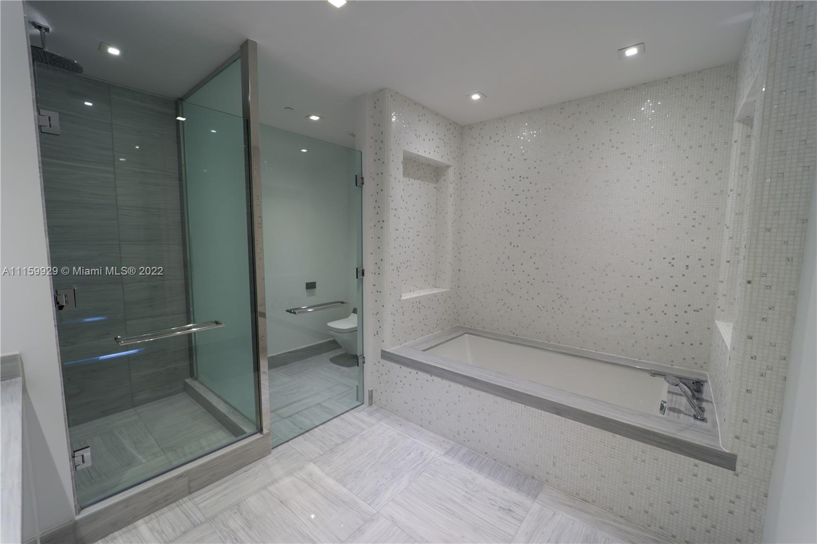 JADE SIGNATURE CONDO - Residential