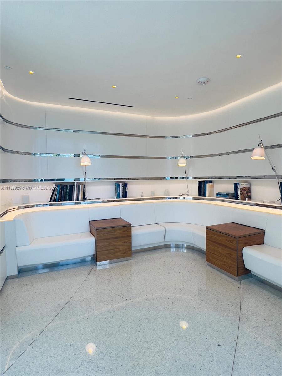 JADE SIGNATURE CONDO - Residential