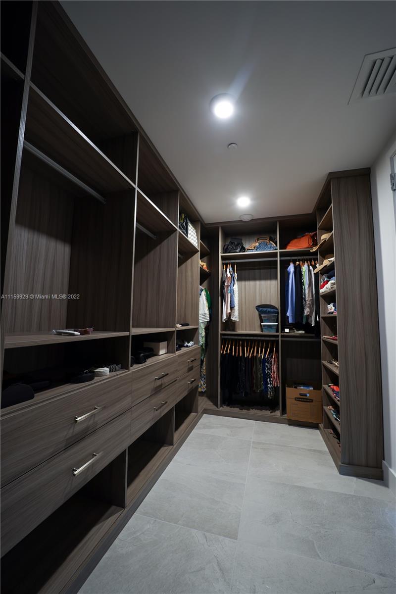 JADE SIGNATURE CONDO - Residential