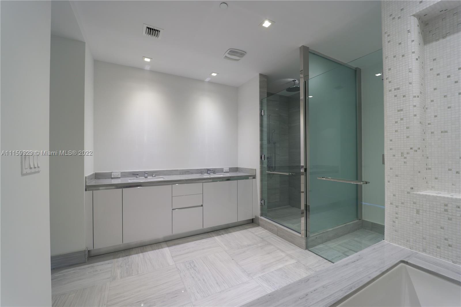 JADE SIGNATURE CONDO - Residential