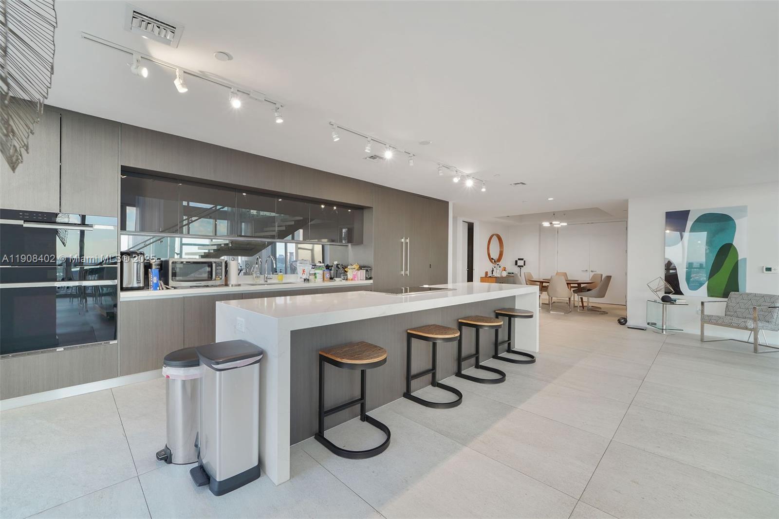 PARAMOUNT MIAMI WORLDCENT - Residential Lease