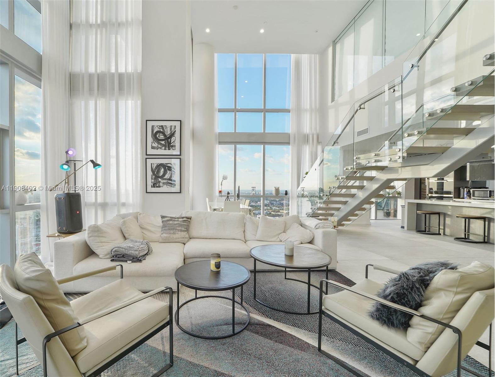 PARAMOUNT MIAMI WORLDCENT - Residential Lease