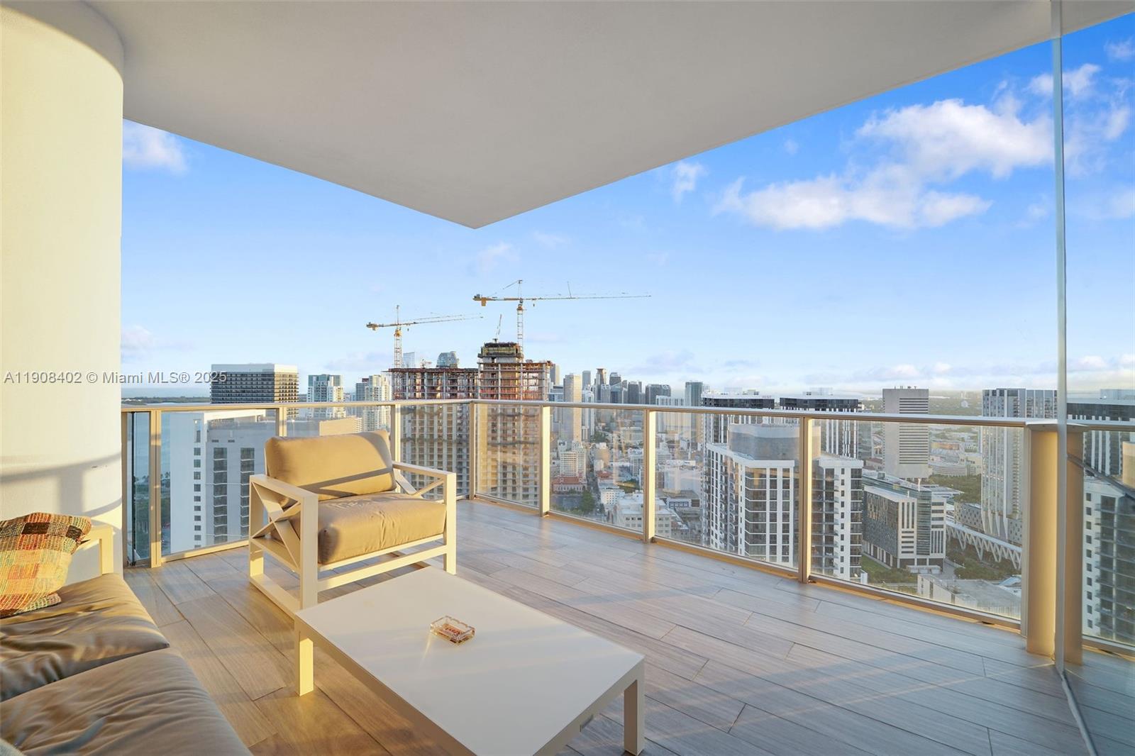 PARAMOUNT MIAMI WORLDCENT - Residential Lease