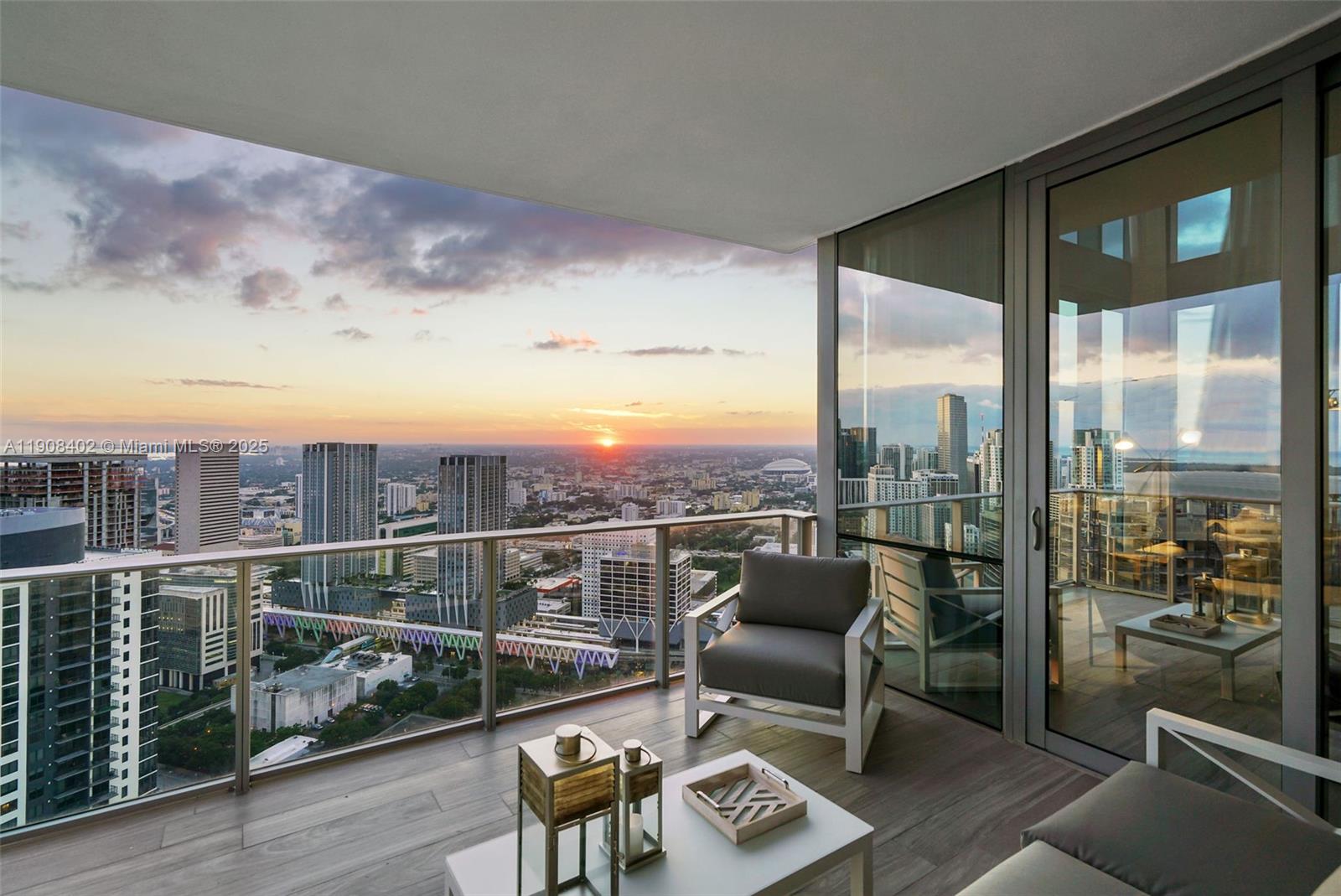 PARAMOUNT MIAMI WORLDCENT - Residential Lease