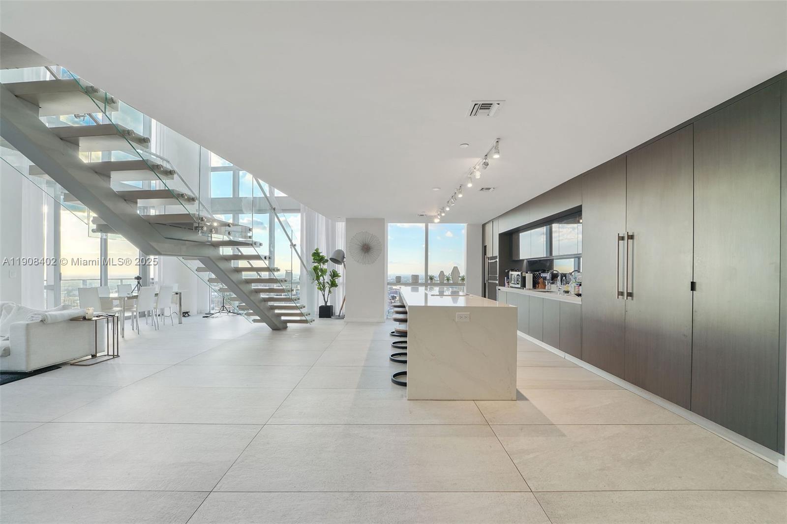 PARAMOUNT MIAMI WORLDCENT - Residential Lease