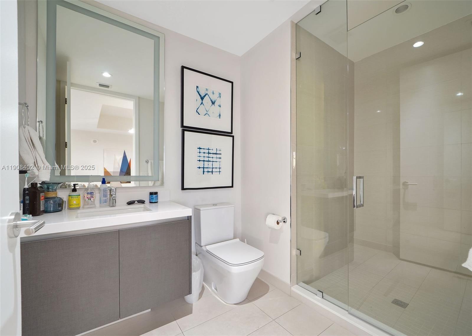 PARAMOUNT MIAMI WORLDCENT - Residential Lease