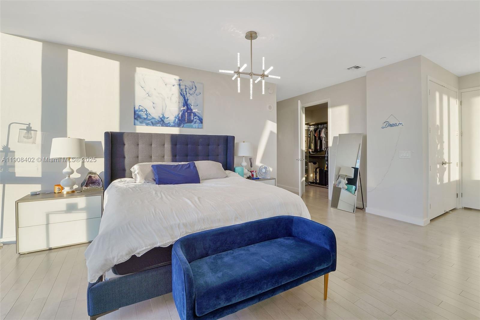 PARAMOUNT MIAMI WORLDCENT - Residential Lease