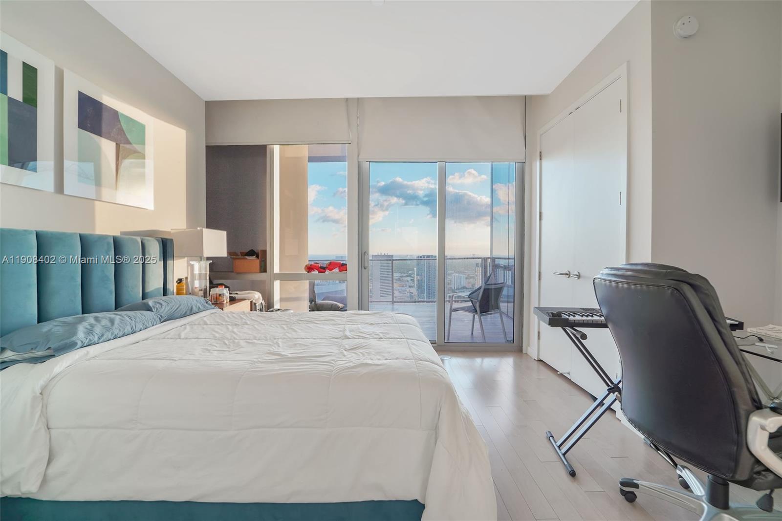 PARAMOUNT MIAMI WORLDCENT - Residential Lease