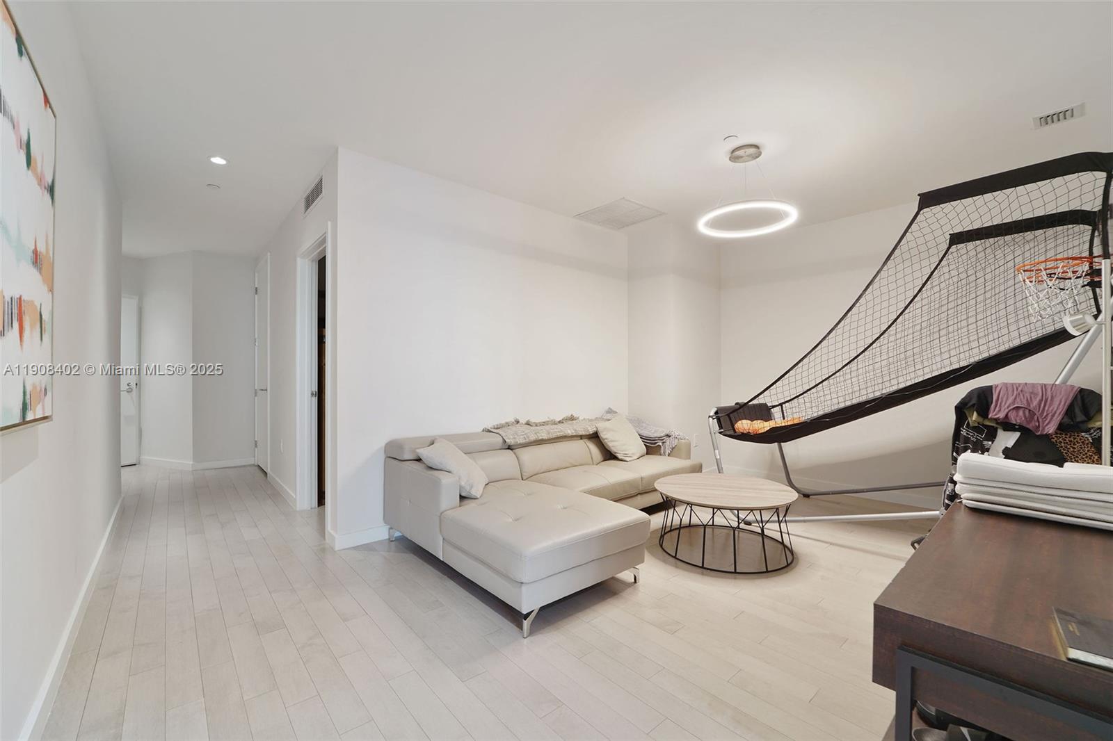 PARAMOUNT MIAMI WORLDCENT - Residential Lease