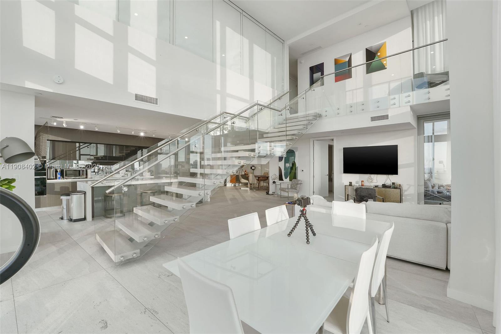 PARAMOUNT MIAMI WORLDCENT - Residential Lease