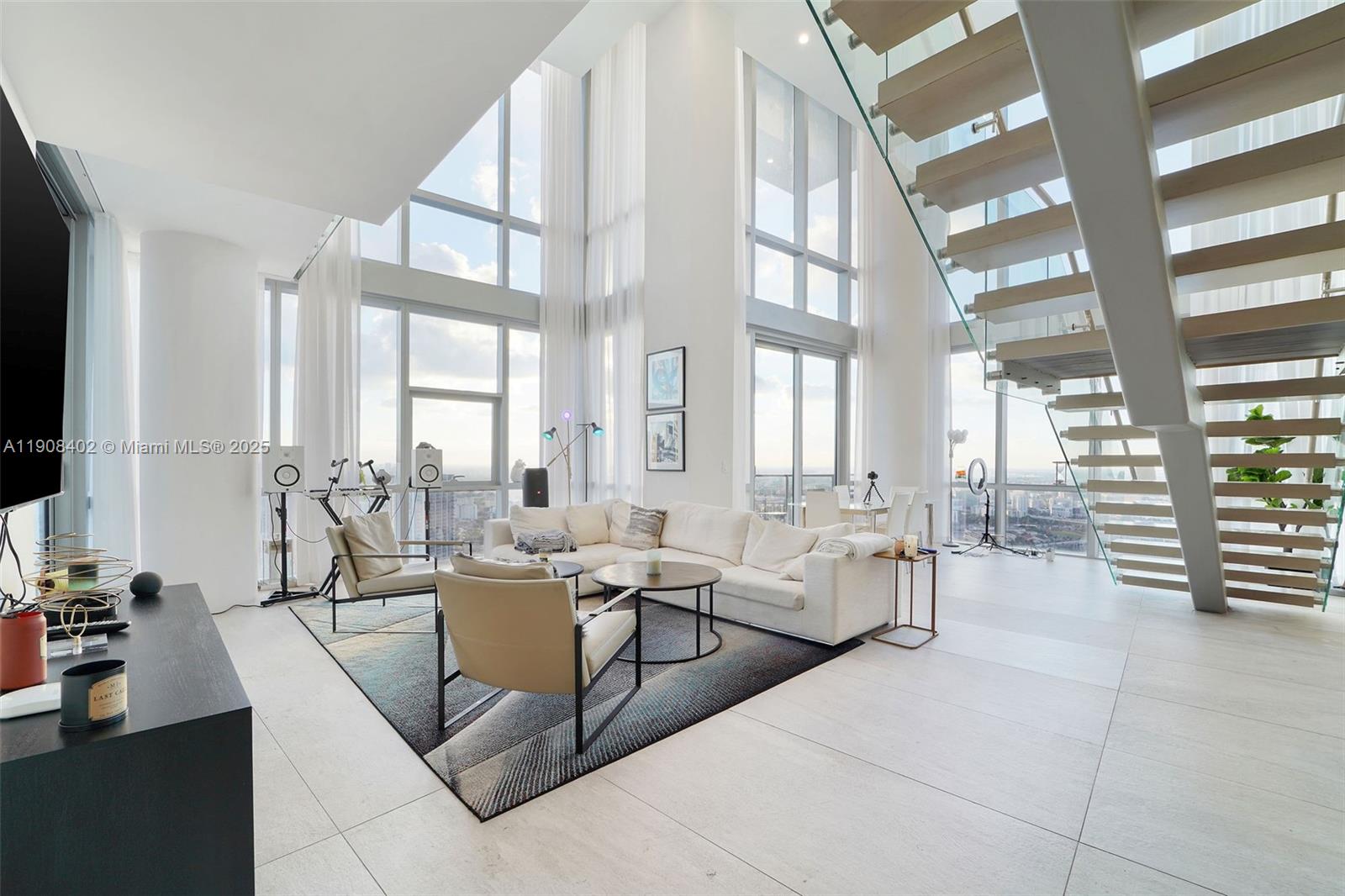 PARAMOUNT MIAMI WORLDCENT - Residential Lease