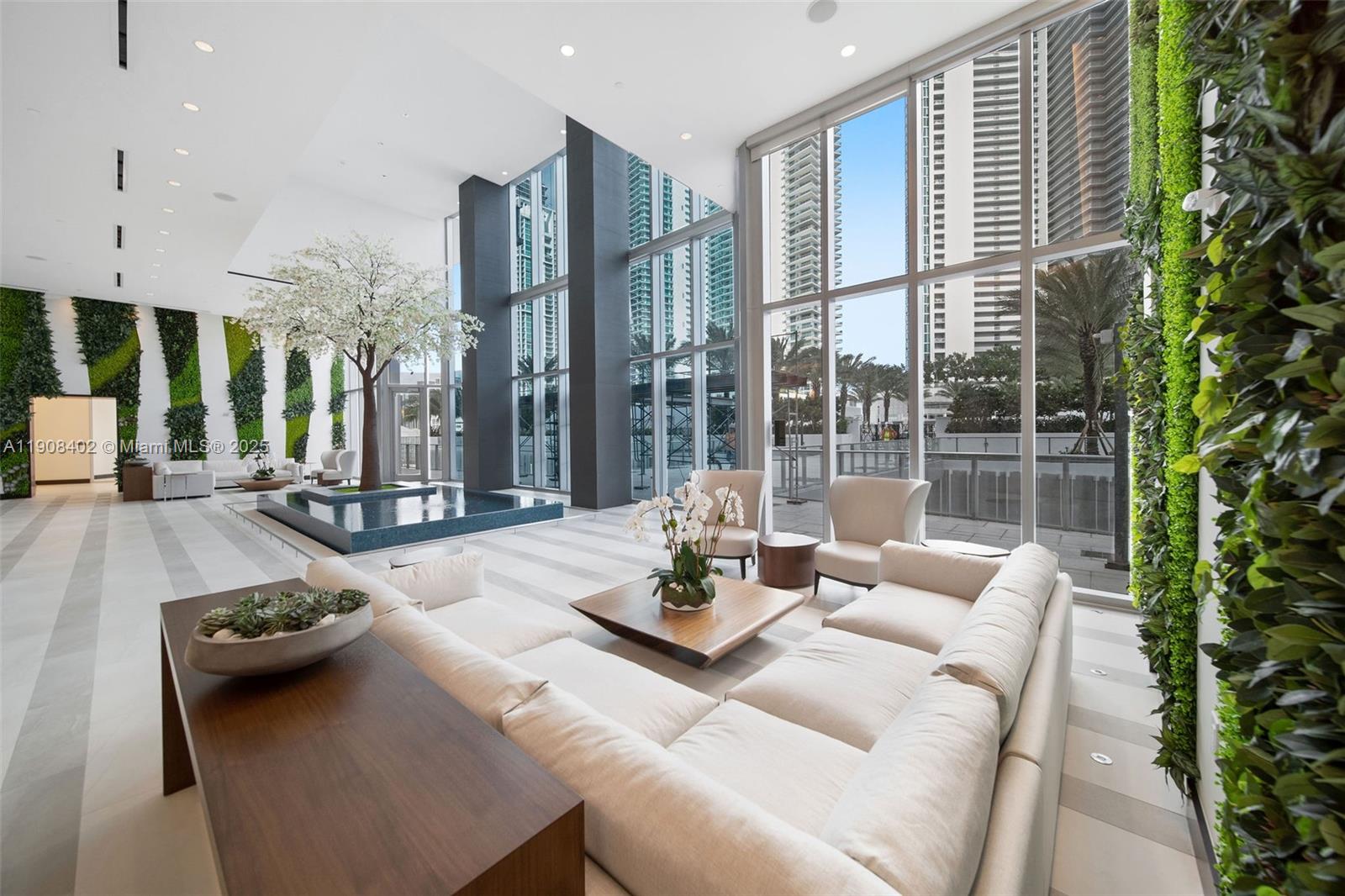 PARAMOUNT MIAMI WORLDCENT - Residential Lease