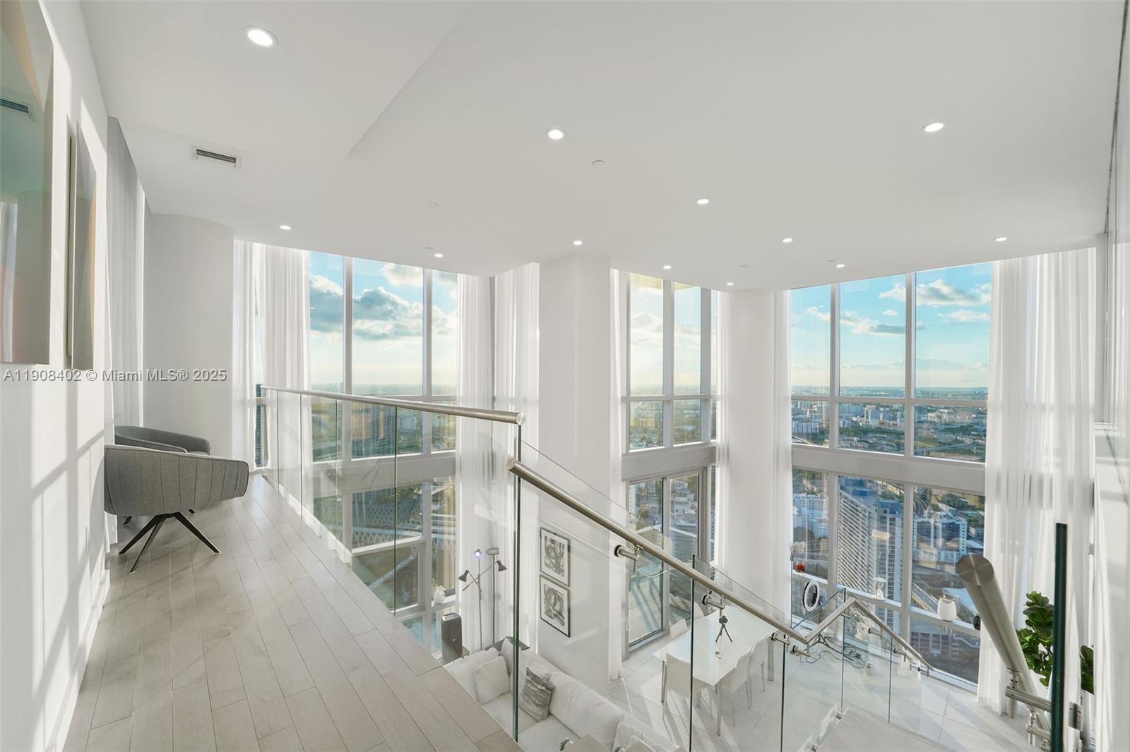 PARAMOUNT MIAMI WORLDCENT - Residential Lease