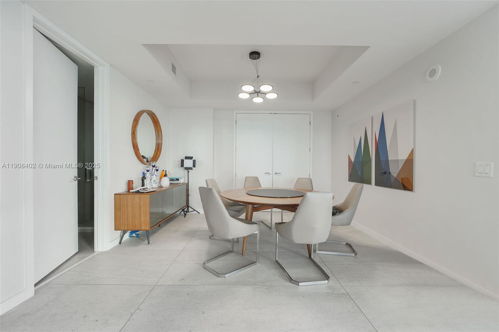 PARAMOUNT MIAMI WORLDCENT - Residential Lease