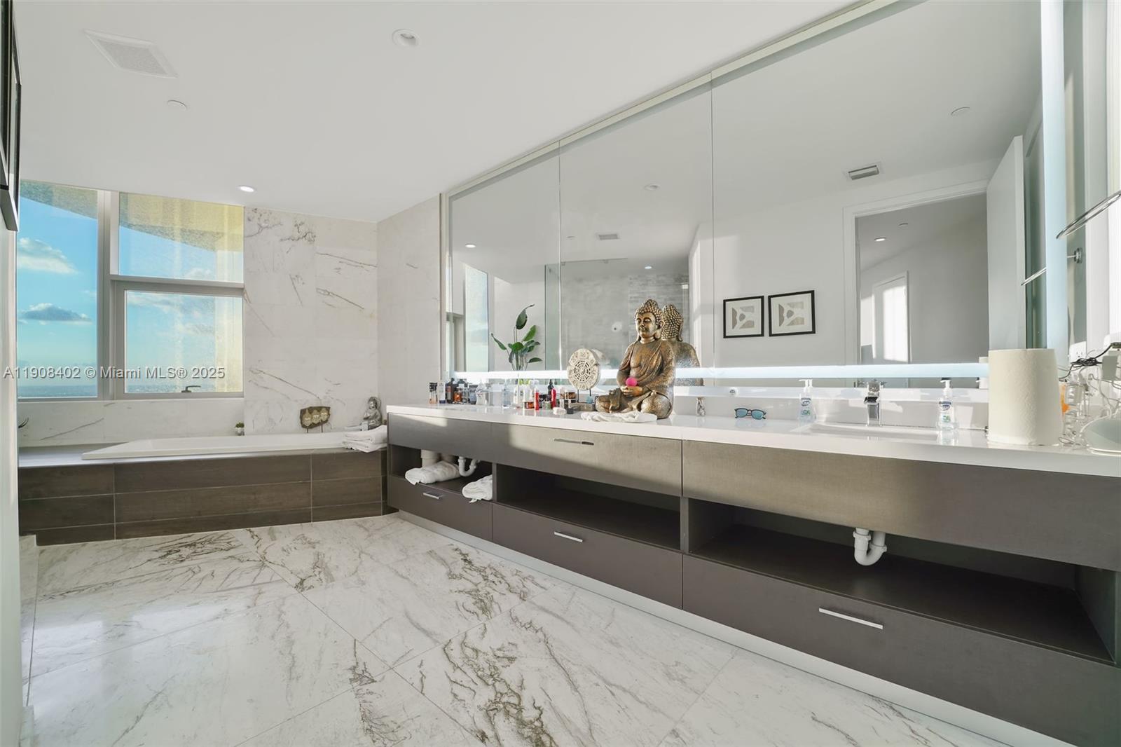 PARAMOUNT MIAMI WORLDCENT - Residential Lease