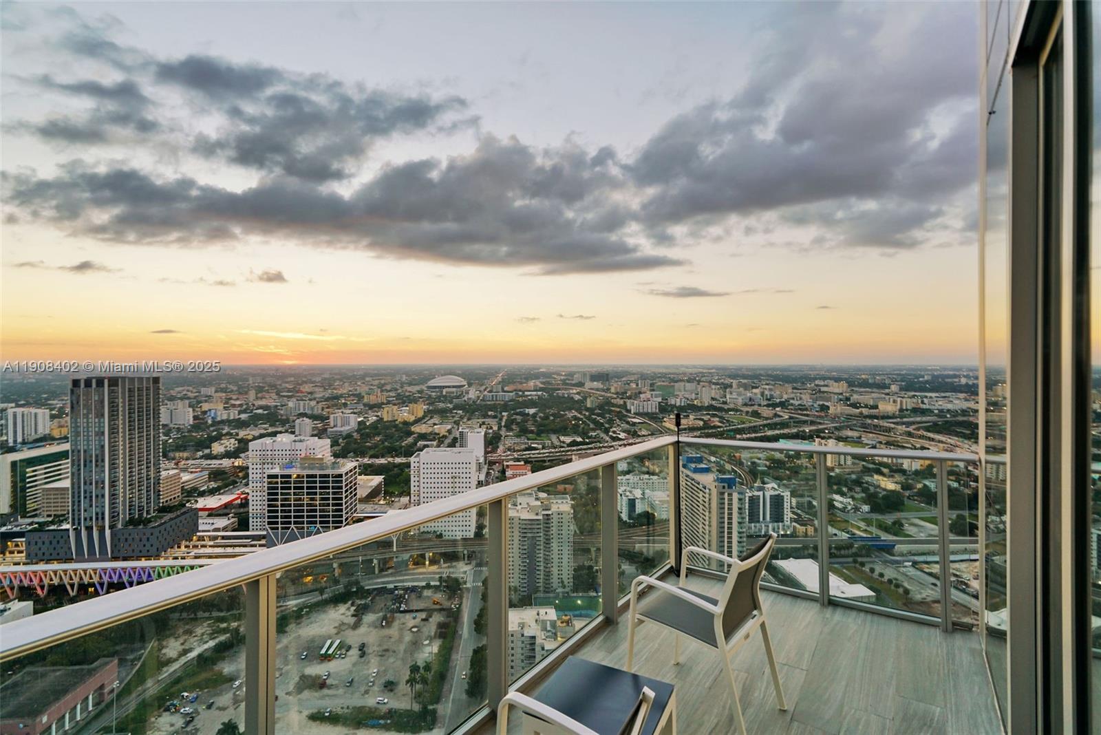 PARAMOUNT MIAMI WORLDCENT - Residential Lease