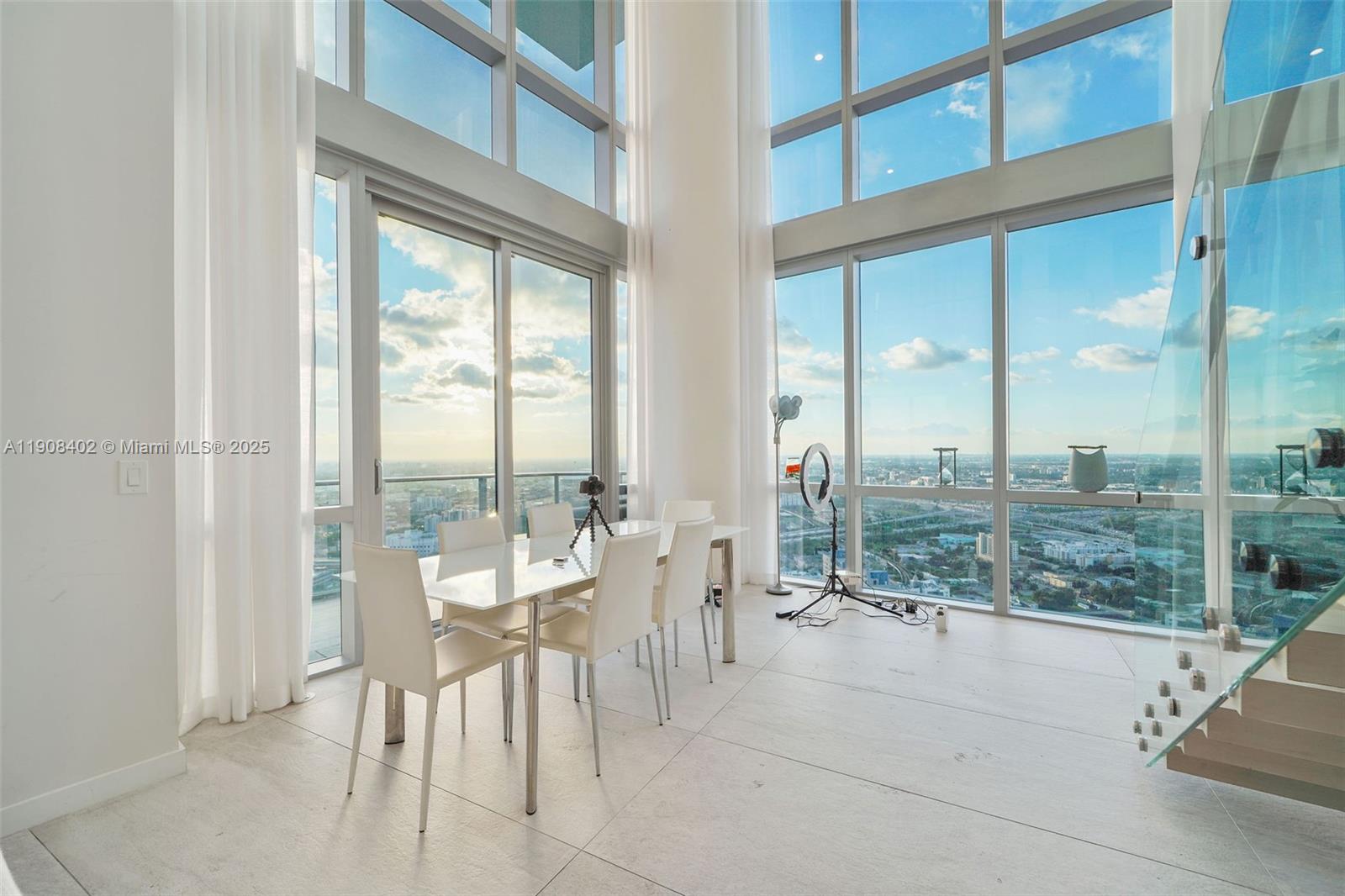 PARAMOUNT MIAMI WORLDCENT - Residential Lease