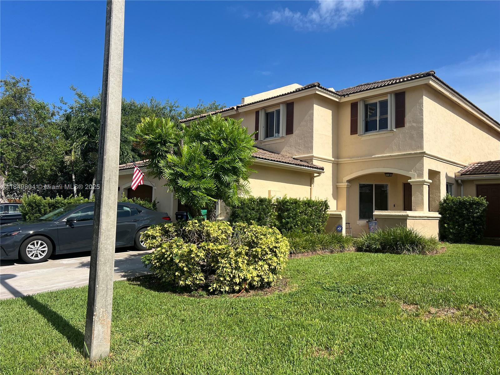 16406 SW 72nd Ter, Miami, FL, 33193/$525,000 3 16406 SW 72nd Ter