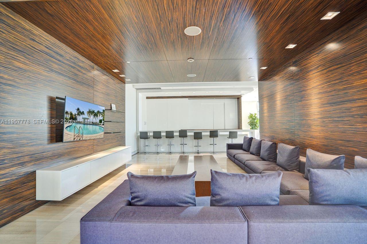 THE WAVERLY AT SOUTH BEAC - Residential