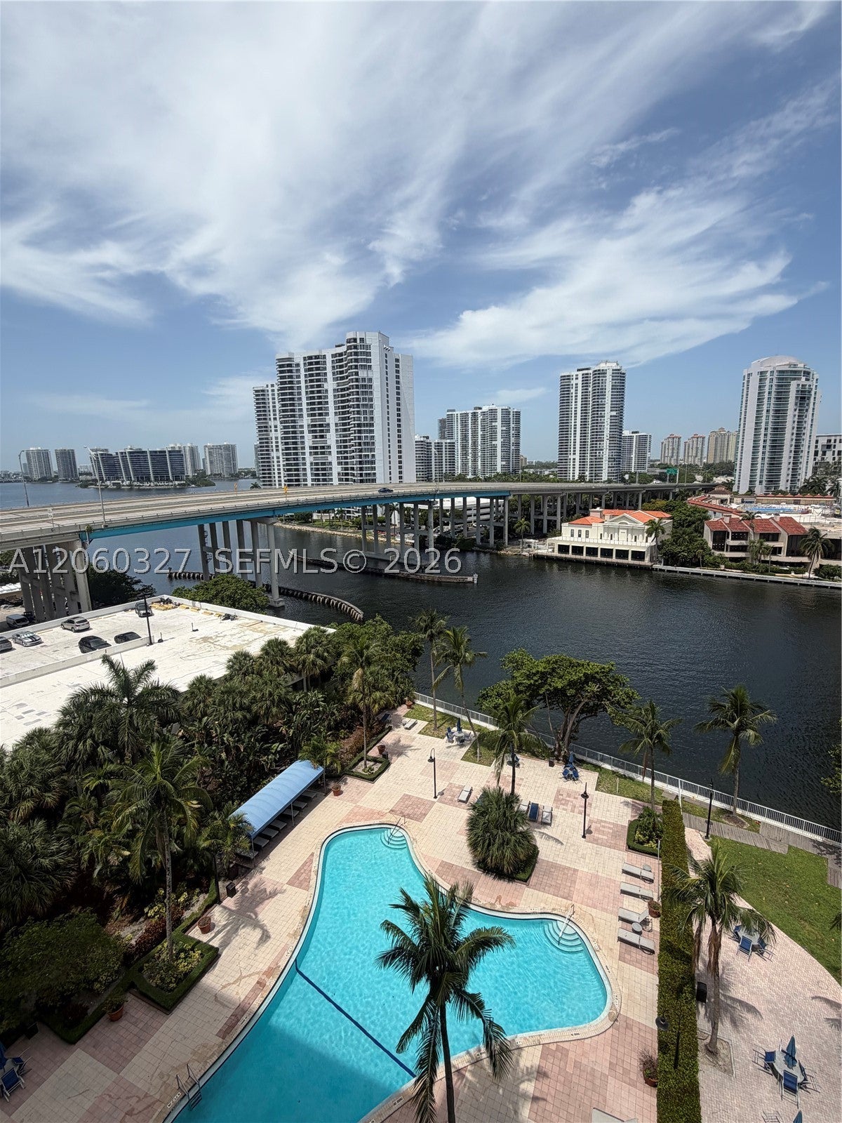 19390 Collins Ave 1007