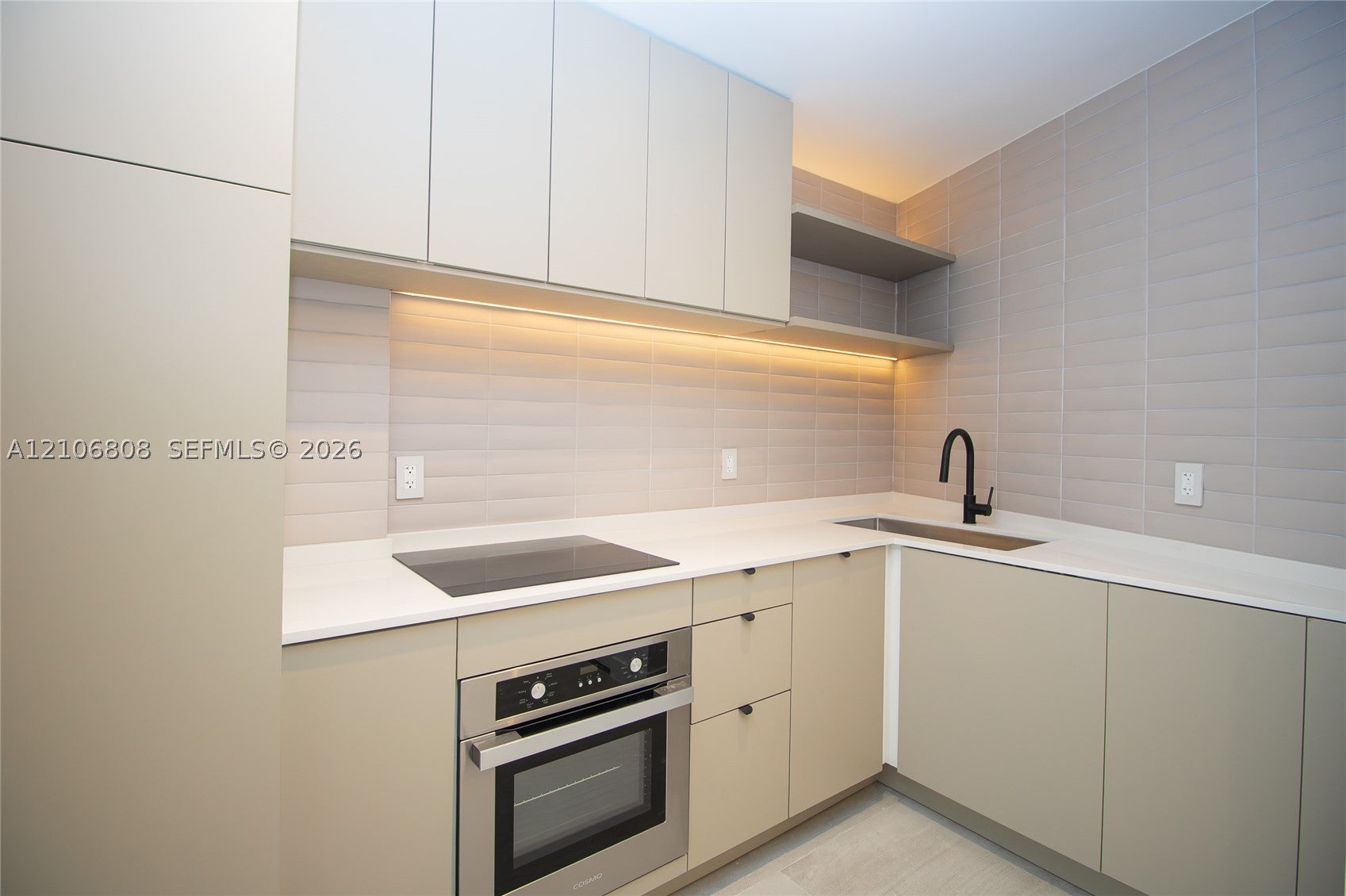 2899 Collins Ave 1522