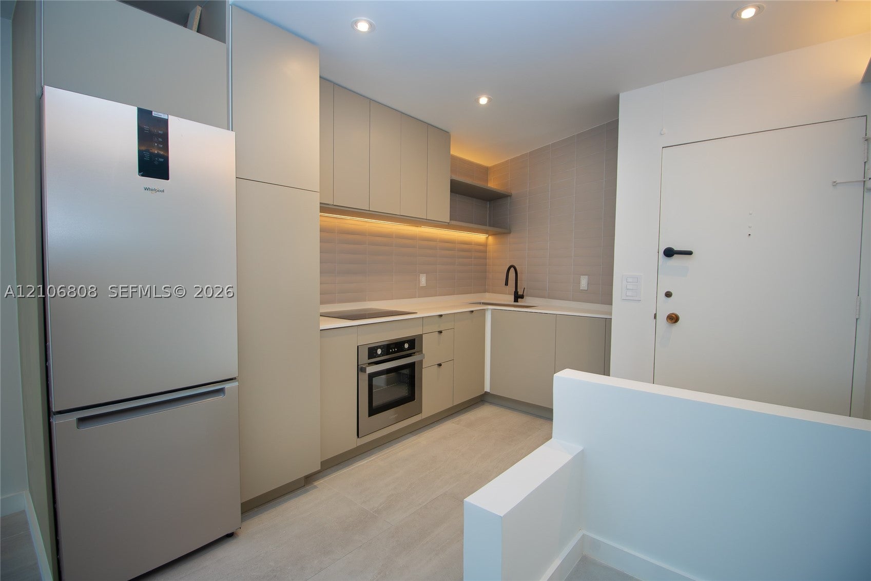 2899 Collins Ave 1522