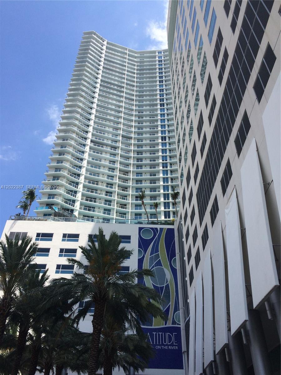 View photos, virtual tours, details... 185 SW 7th St 1611