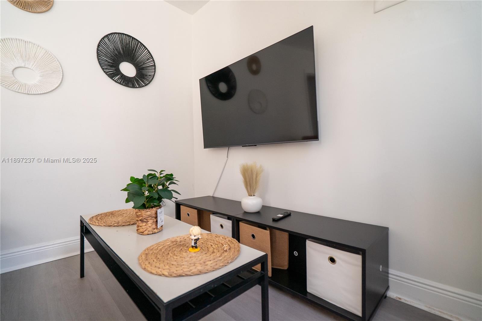 SANTA CLARA SUB - Residential Income