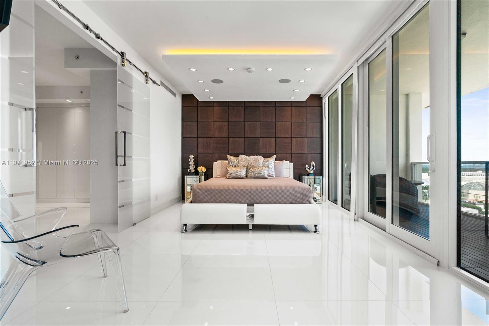 THE DECOPLAGE CONDO - Residential Lease