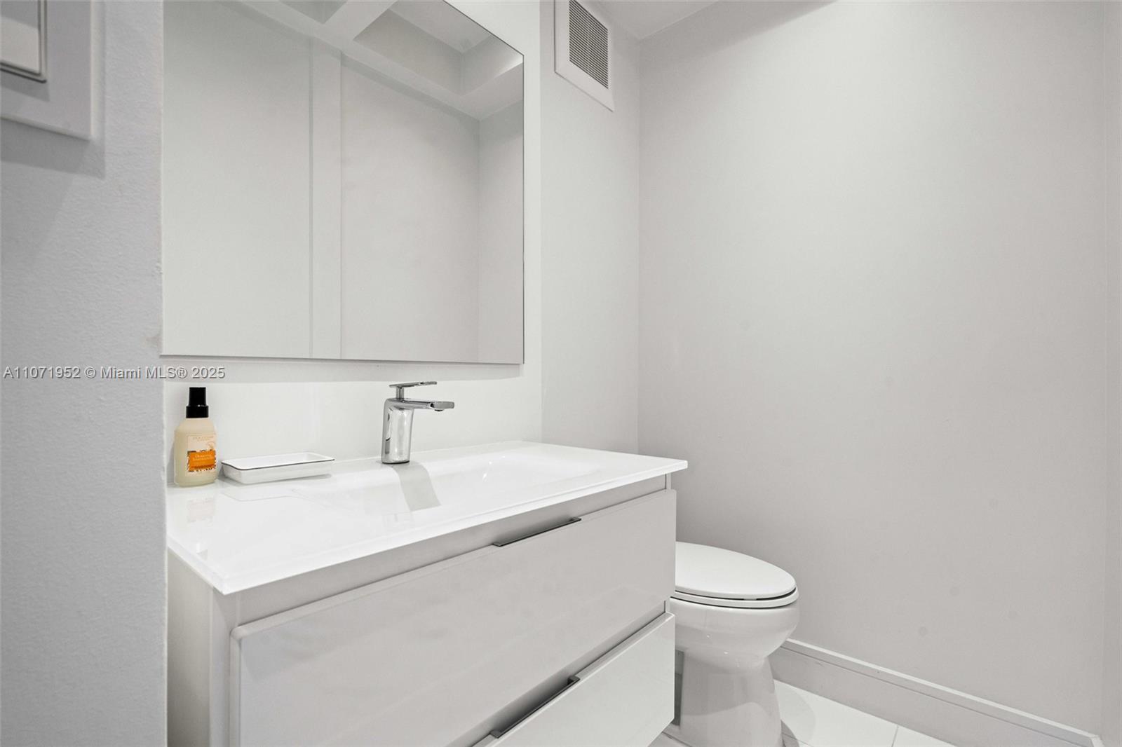 THE DECOPLAGE CONDO - Residential Lease