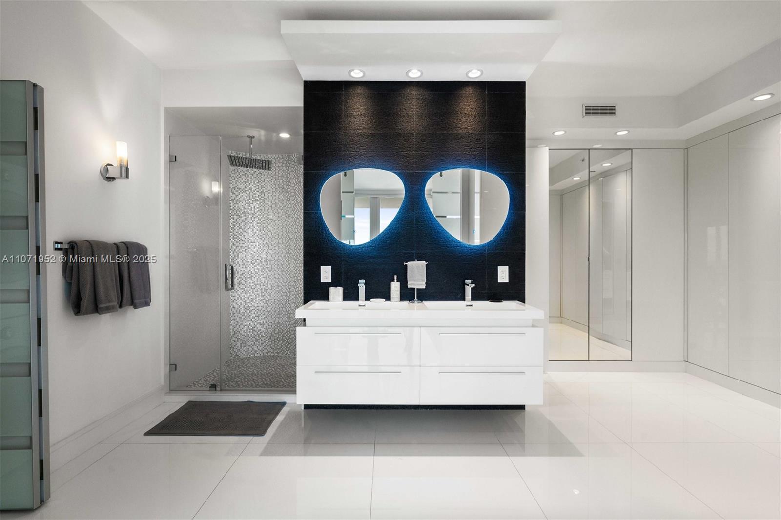 THE DECOPLAGE CONDO - Residential Lease