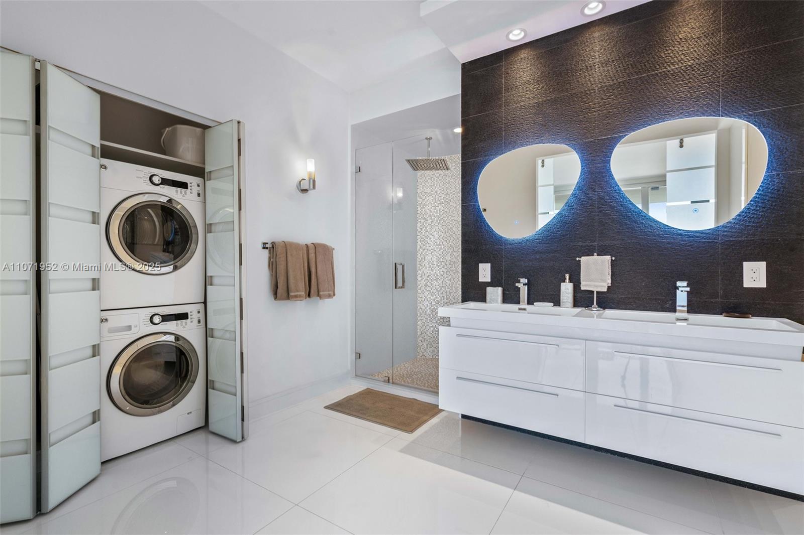 THE DECOPLAGE CONDO - Residential Lease