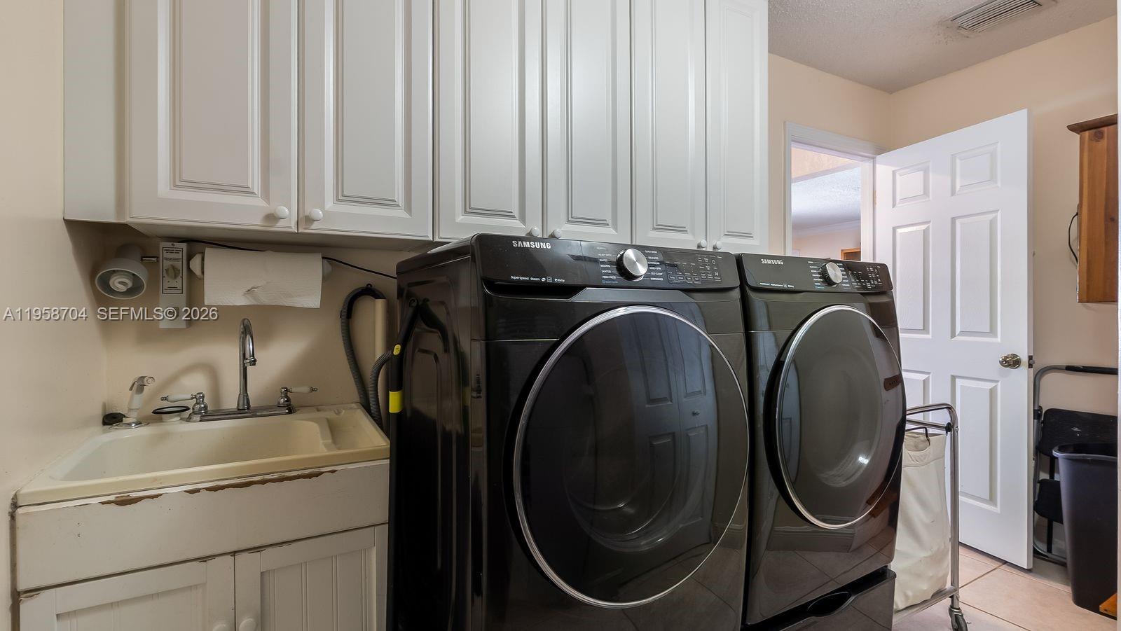 PALM-AIRE VILLAGE 2ND SEC - Residential