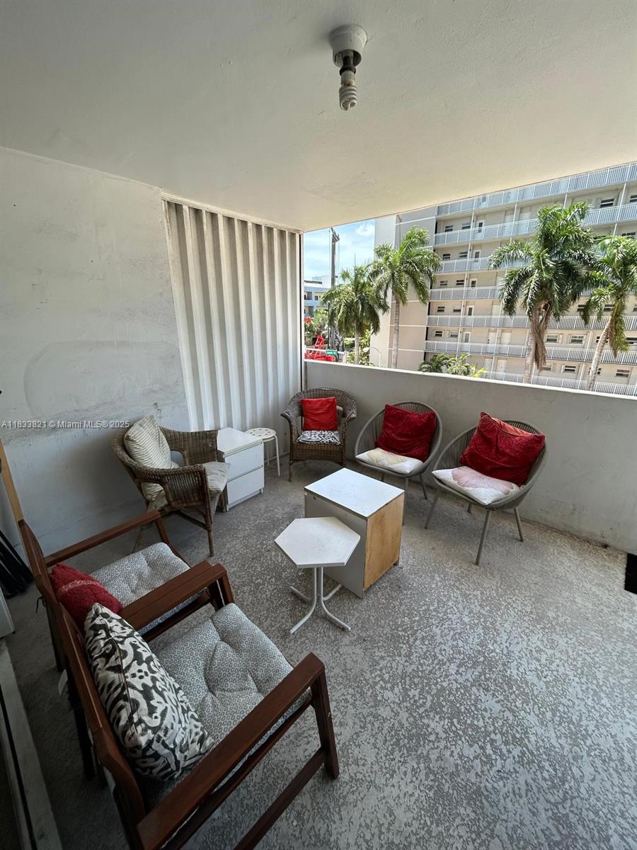 1331 Lincoln Rd 402
