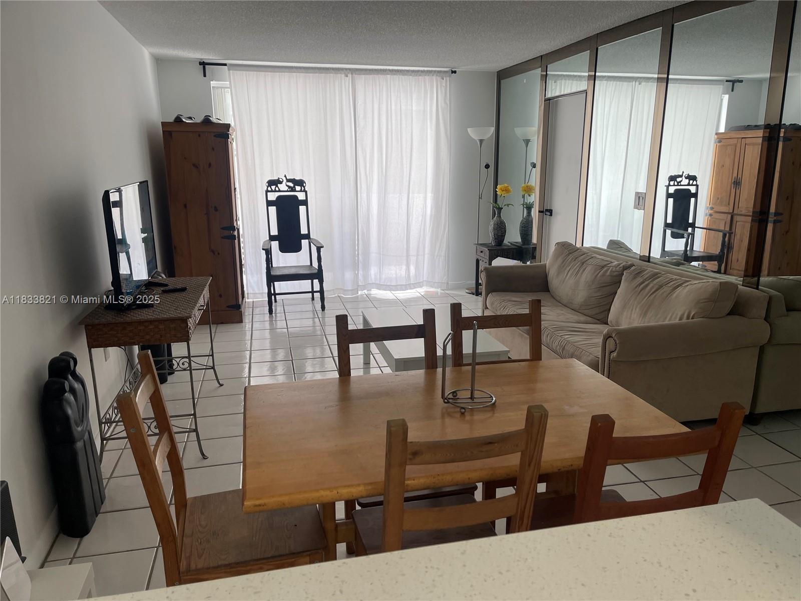 1331 Lincoln Rd 402