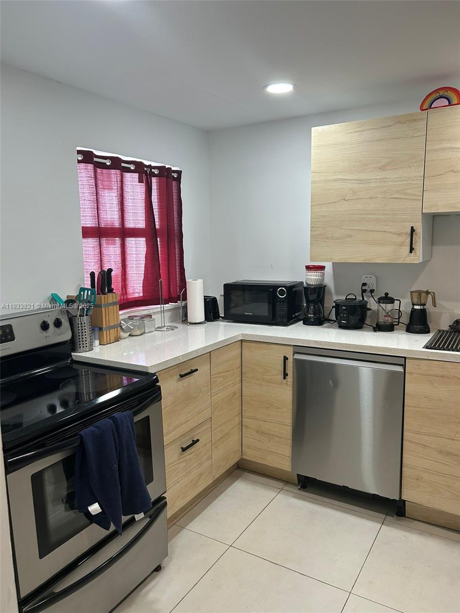 1331 Lincoln Rd 402