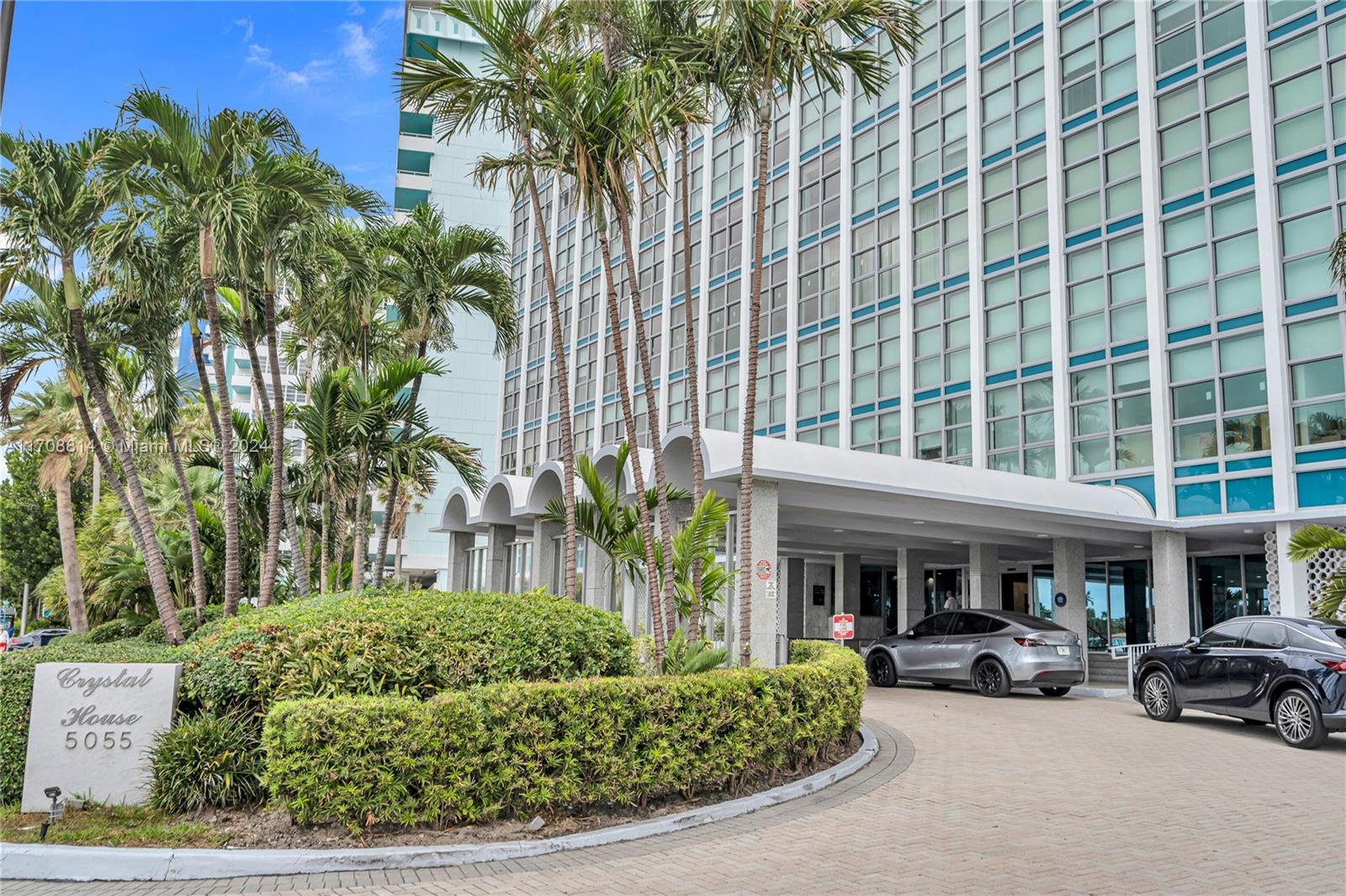 5055 Collins Ave 14M