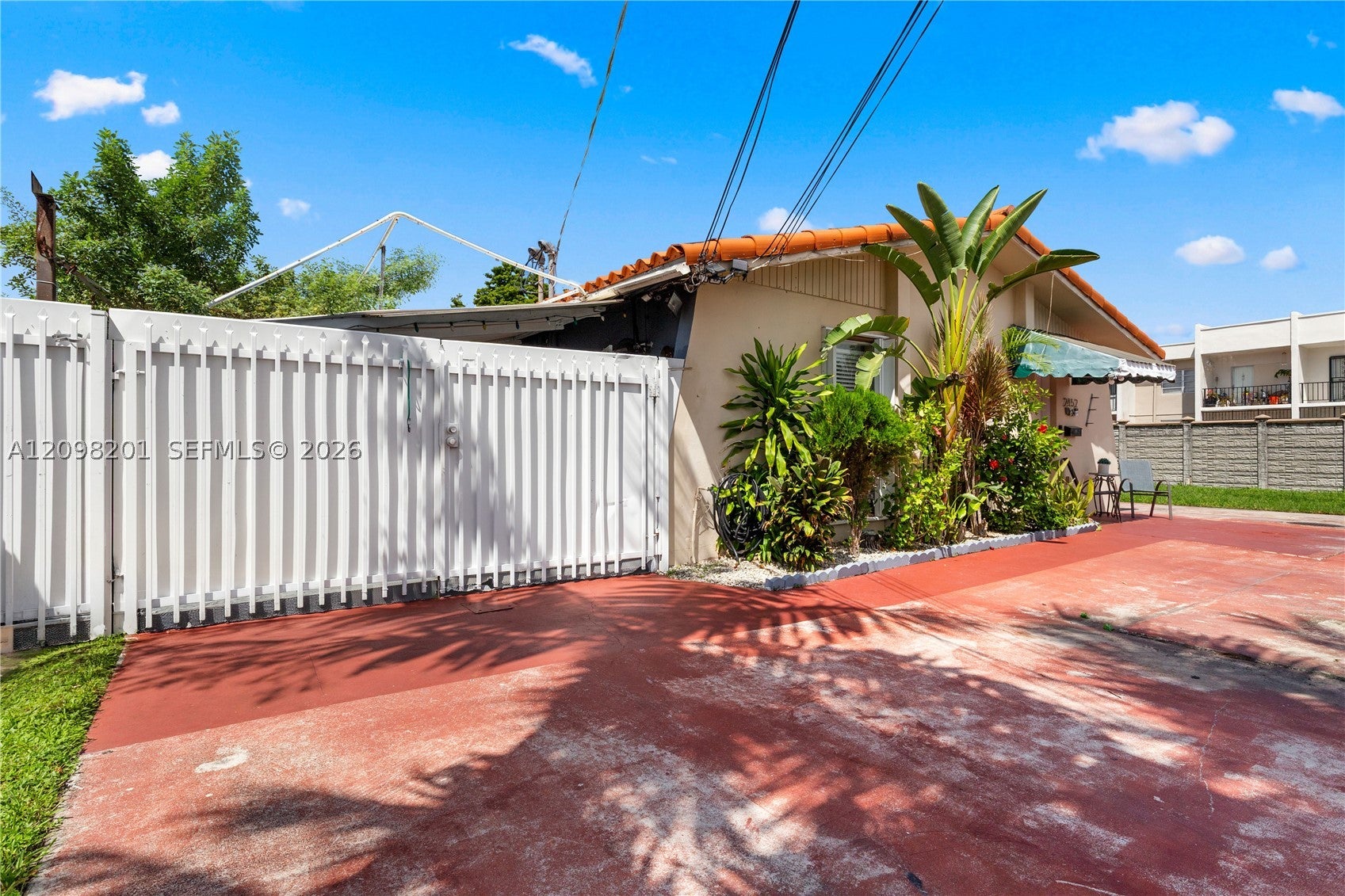 2450 SW 90th Ave, Miami, FL, 33165/$989,000 3 2450 SW 90th Ave