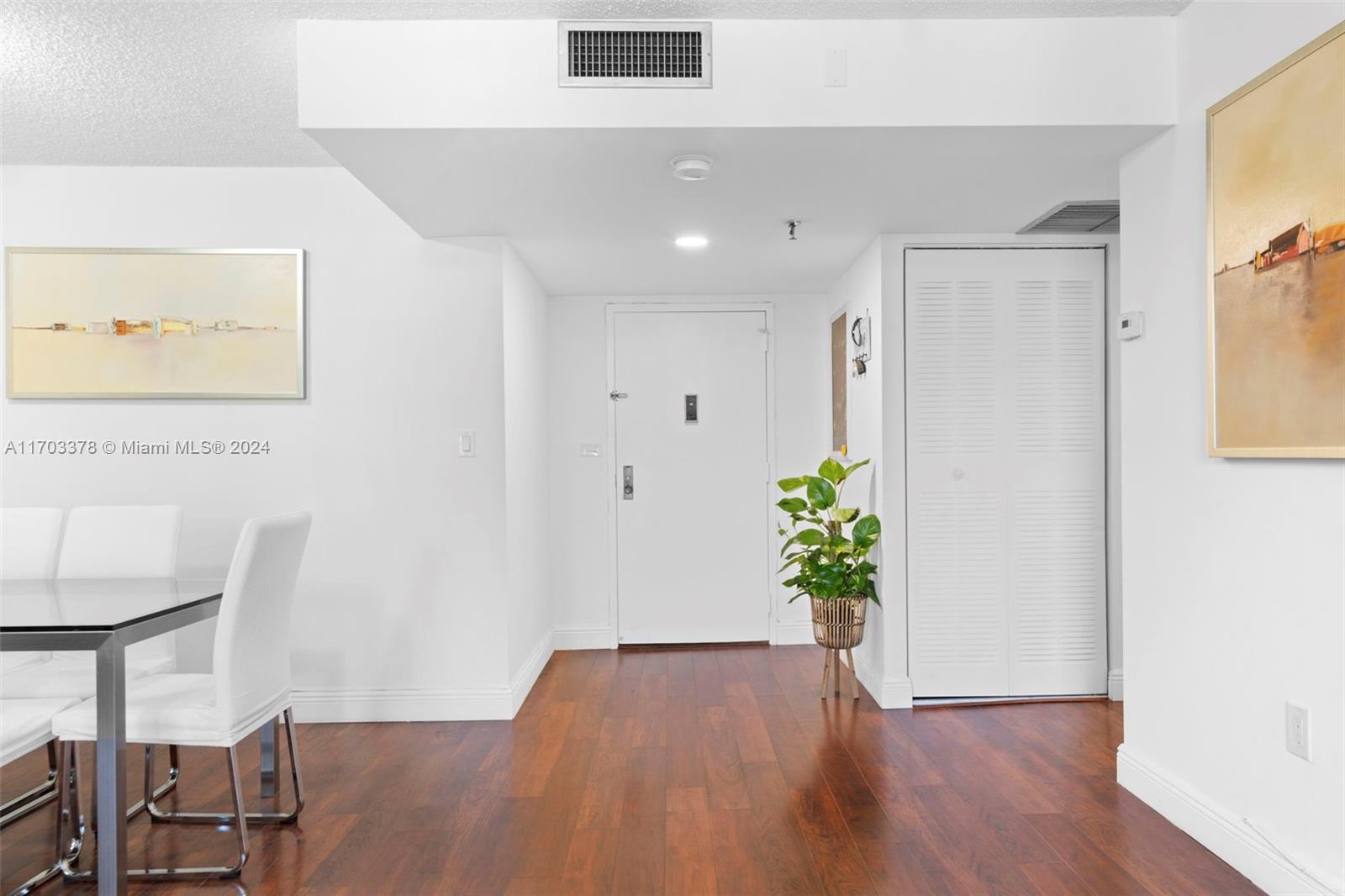 COCO WOOD CONDO - Residential